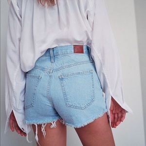 BDG Girlfriend High-Waisted Denim Short - Light Blue